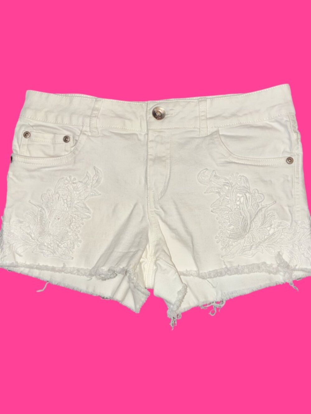 Sz.8 (EUR36)*72 Jeanswear*White Denim Shorts--White Appliques on Front